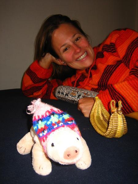 Silke und unser Reiseschwein - ganz im Perulook