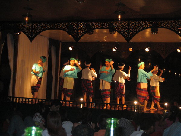 Hill tribes dancers at Khan Toke Dinner