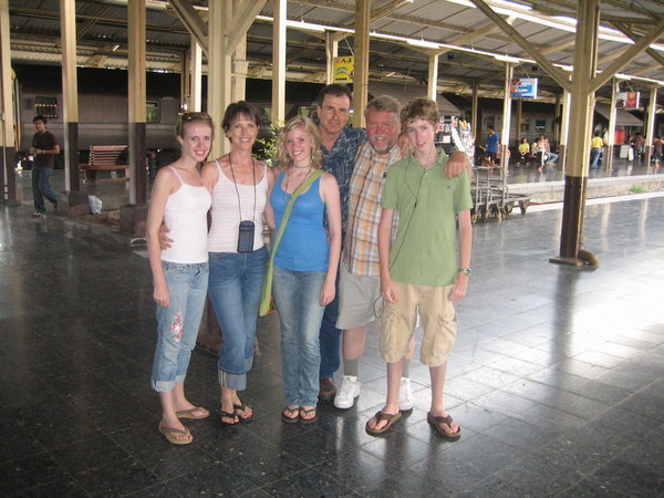 Tamara, Nancy, Rosanna, Larry, Bob, & Will saying farewell @ Chaing Mai train station