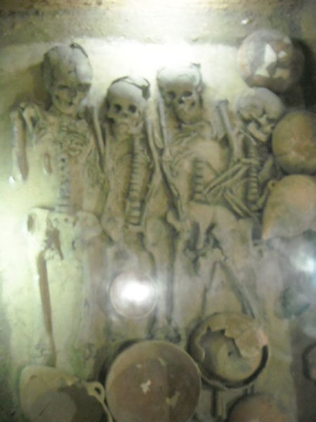 Skeletons found at Bang Po