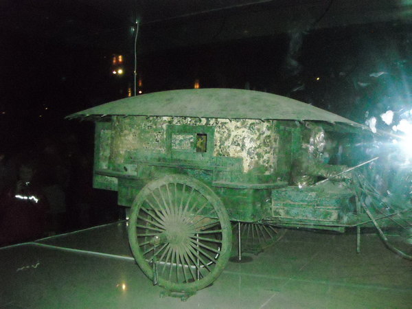 Bronze carriage for the Emperor's spirit