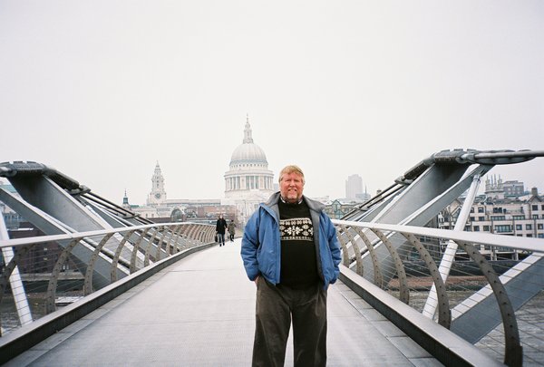 Bob on Milenium Bridge in front of St Paul