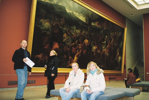 Tamara and Rosanna at the Louvre