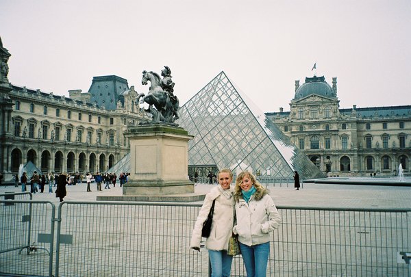 Tamara and Rosanna in front of the Louvre