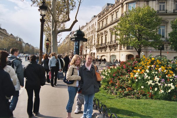 Rosanna and Tamara on the Champs Elysee