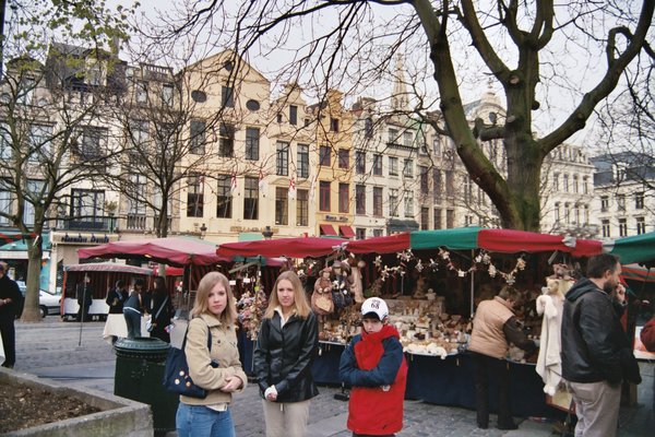 Rosanna, Tamara and Will at at market near the Grand Place