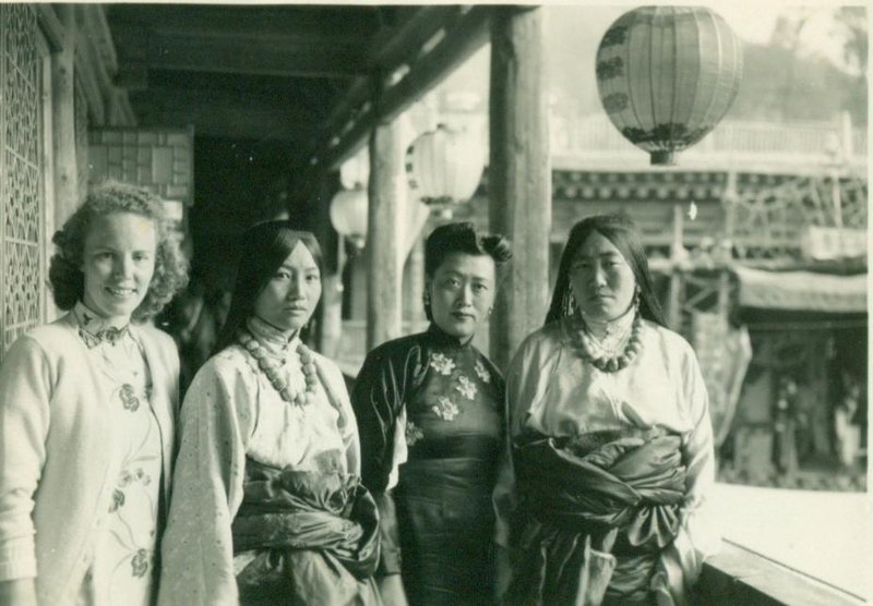 Mom with Tibetan and Chinese friends