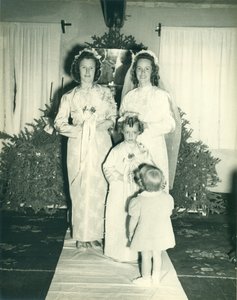 Mom and Aunt Minnie with flower girls
