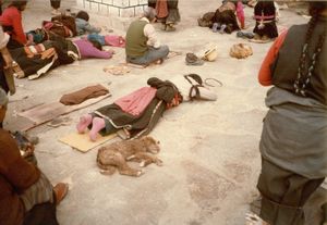 Pilgrims prostrate in Lhasa
