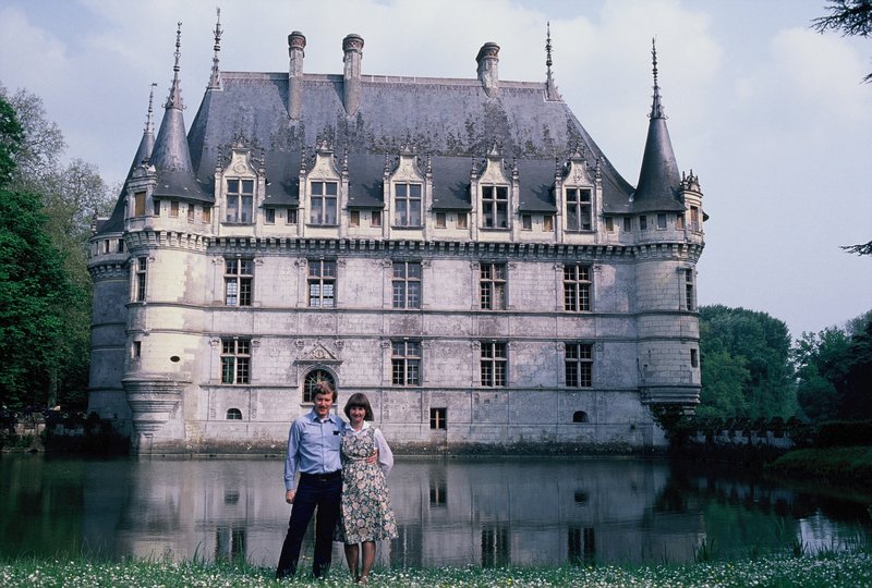 Bob and Linda at Alzey -le-Rideau