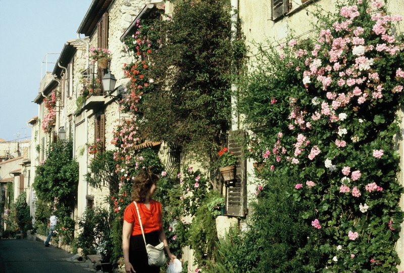 Linda walking around Antibes