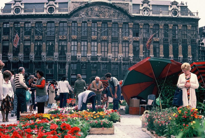 Sunday morning market in the Grand Place