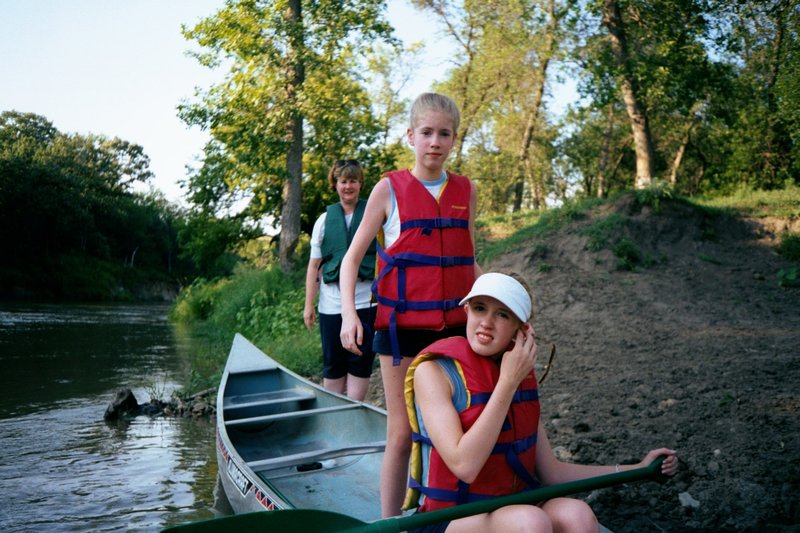 Tamara, Rosanna and Linda boarding their canoe at Fort Ransom State Park