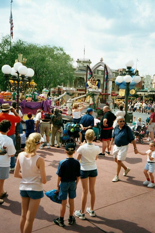 Kids watching Disney Parade