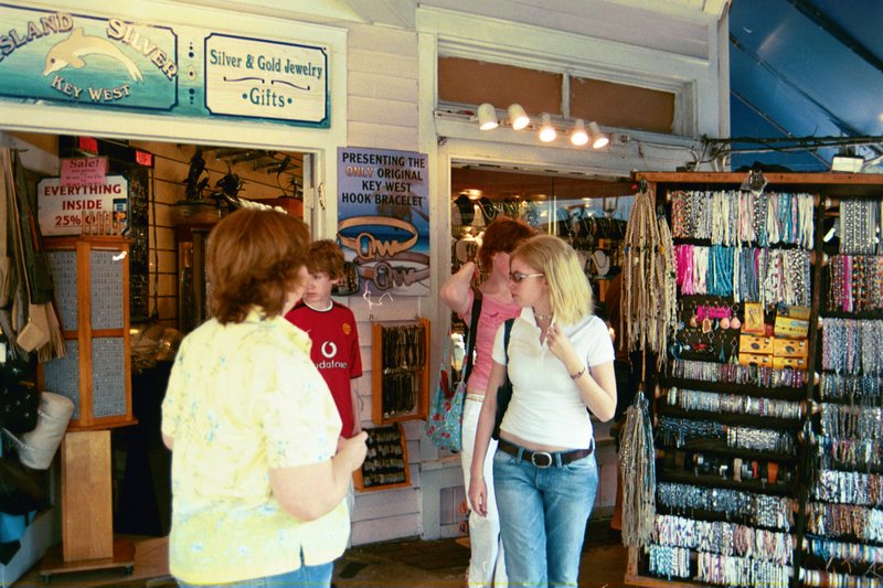 Linda, Will, Julie and Rosanna shopping at Key West