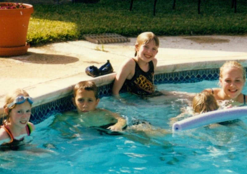 Rosanna, Graham, tamara, and Kristen at the pool