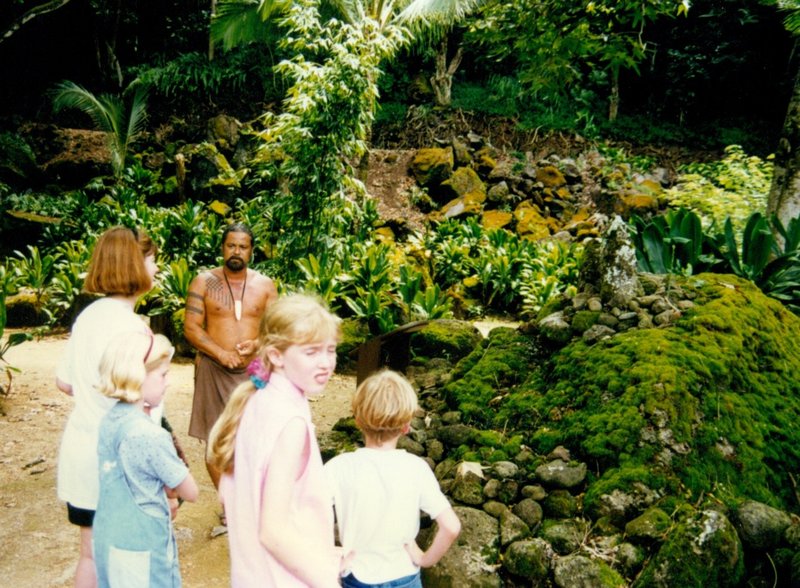 Linda, Rosanna, Tamara, and Will at the Waimea Falls Park