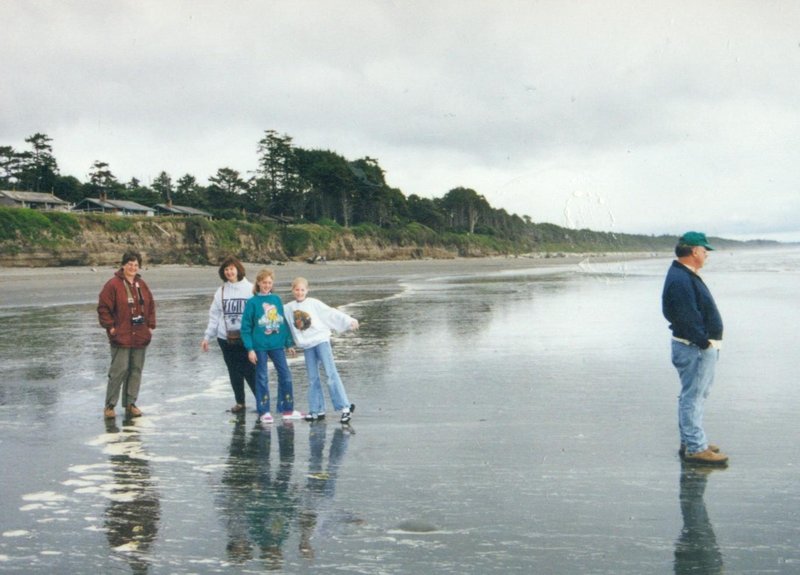 Kathy, Linda, Rosanna, Tamara, and Buz on Kalaloch beach
