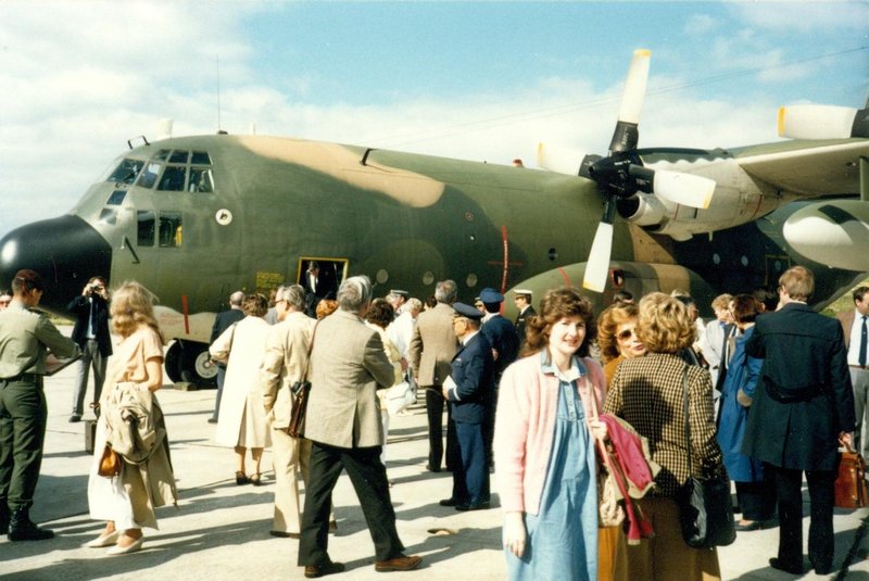 Committee arrives by military cargo aircraft in Ponta Delagada, Azores