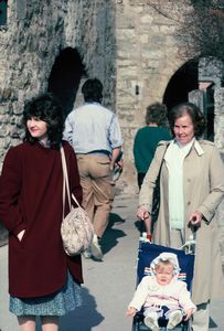 Linda, Mom and Tamara at the Scagliari Castle gate in Sirmione