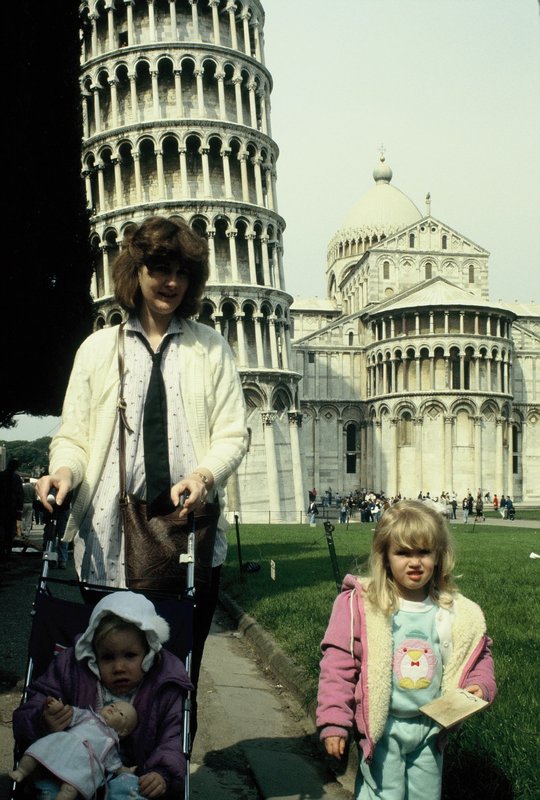 Linda, Rosanna, and Tamara at the Leaning Tower of Pisa