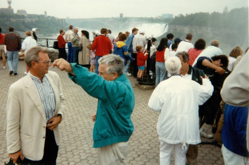 Committee and spouses at Niagra Falls