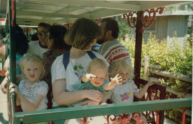 Linda with Tamara, Rosanna, and Will at Knotts Berry Farm