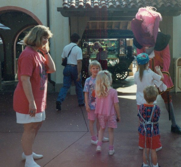 Linda, Tamara, Rosanna and Will meeting Captain Hook at Disney World