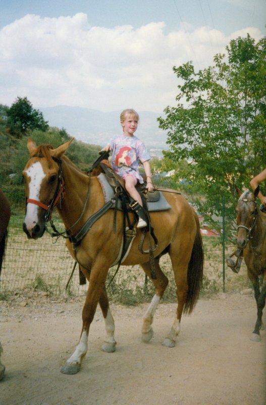 Tamara horsebackriding at Villa Norcenni