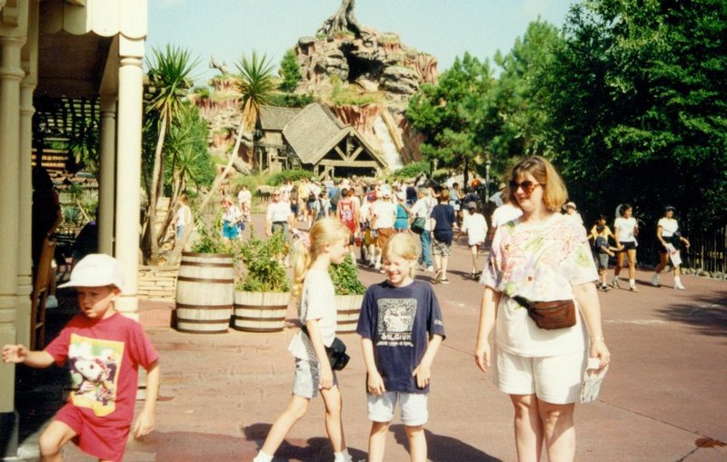 Will, Tamara, Rosanna and Linda walking around the Magic Kingdom