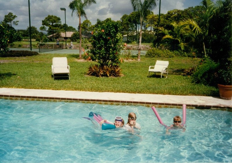 Tamara, Rosanna and Will at Sue and Rob's pool