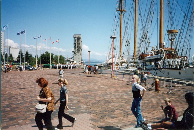 Linda, Rosanna, Tamara and Will leaving the Halifax Maritime Museum