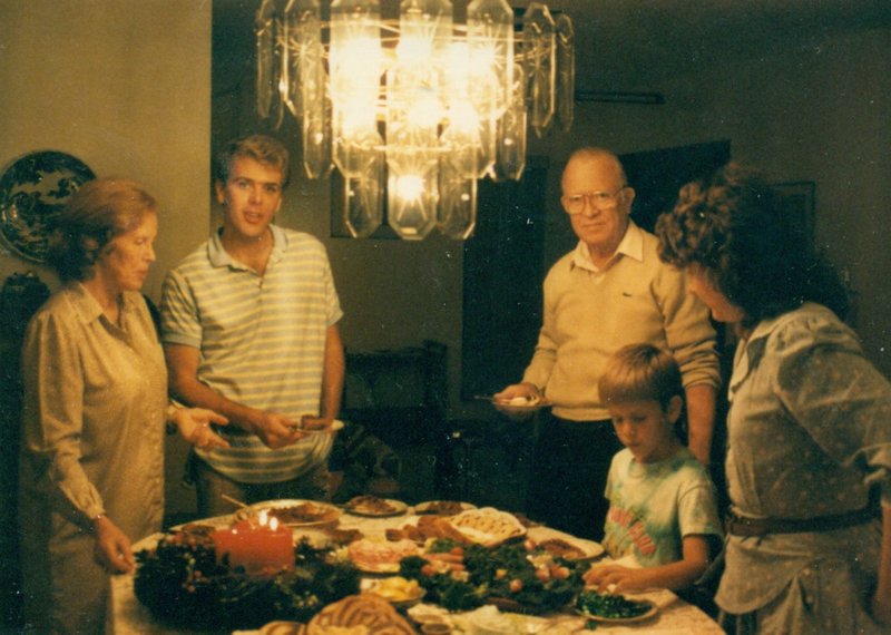 Mom, Steve, Dad, Bredan and Linda about to eat Christmas dinner