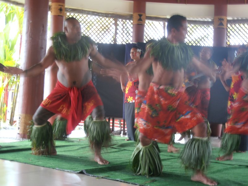 75 Samoan dancers