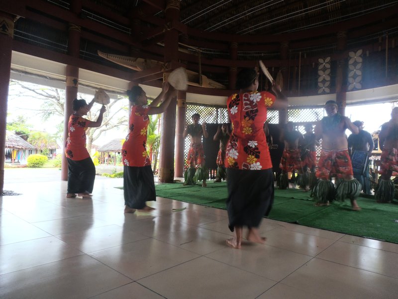 76 Samoan dancers