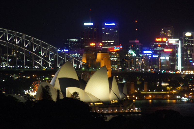 Sydney Opera House and Bridge at night (Courtesy of Dancing Dave)