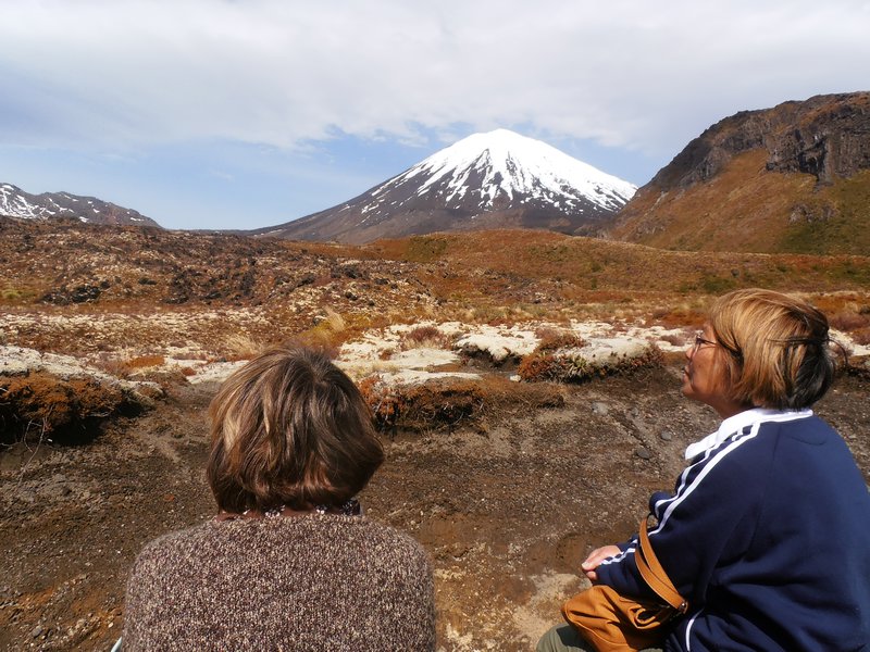 Tongariro National Park with Linda and Betty looking at the lava flow from Mount Tongariro (otherwise known as Mount Doom from the Lord of the Rings) 