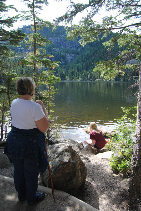 Rocky Mountain NP: Linda watching Liam and Rosanna at Bear Lake