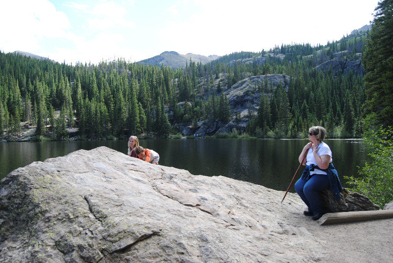 Rocky Mountain NP: Linda watching Liam and Rosanna at Bear Lake