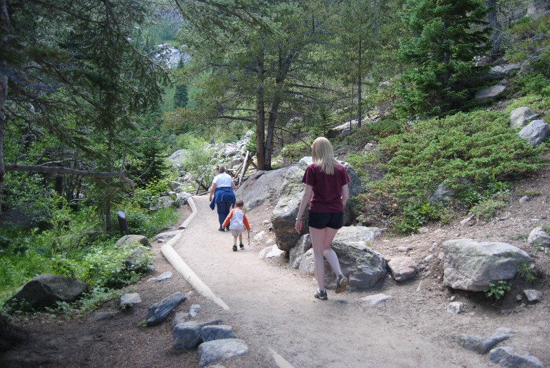 Rocky Mountain NP: Linda, Liam and Rosanna hiking at Bear Lake