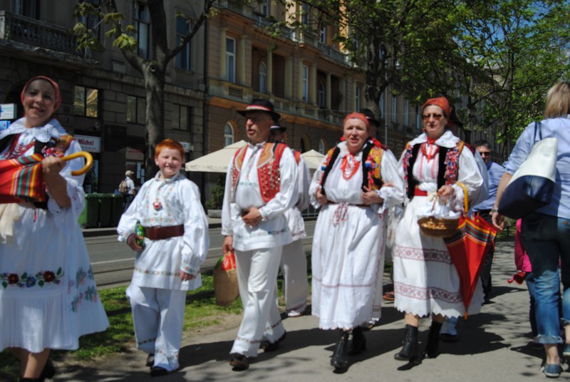 A folk singing group encountered on the way to Jalacic Square