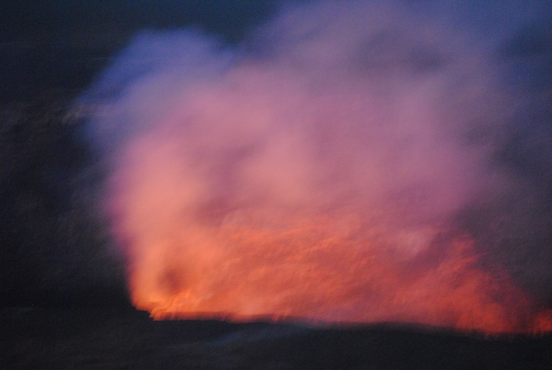 Glow of molten lave in the crater at Hawaiian Volcanos National Park