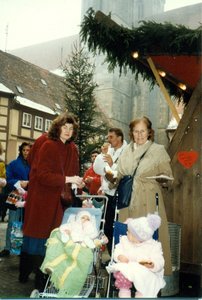 Linda, Mom, Tamara, and Rosanna at the Rothenberg Kriskindlmarkt