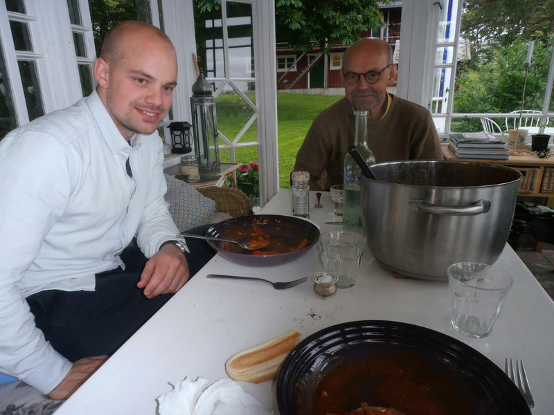 Lunch with Fredrik and his dad in the gazebo
