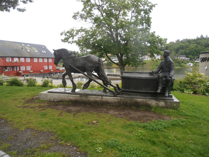 Statue commemorating the history of Levanger where Swedes would arrive by horse drawn sleds to trade for fish during the winter