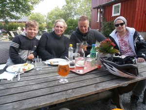Sharing a beer with Roger, Bastian, Henrik, and Marianne at the Tautra Kostergarden