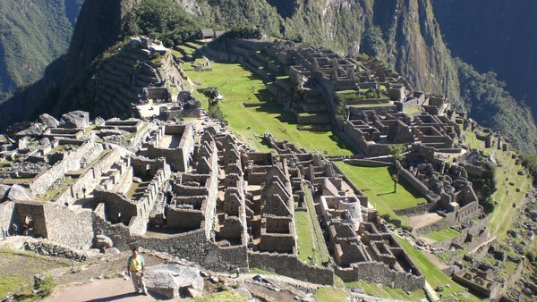 Fat man ruins Machu Picchu shot