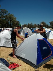 Reece setter opp telt for 1. gang