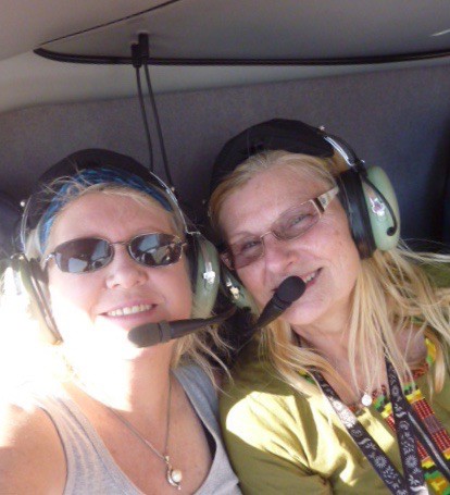 2 blondes in the cockpit 