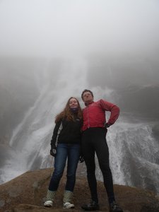 Jana und Mechthold am Wasserfall